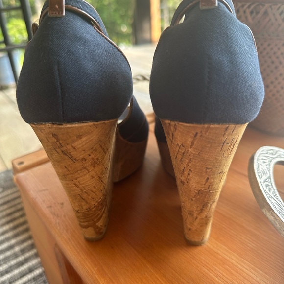 BCBGENERATION SIZE 9 1/2 DENIM FAUX CORK WEDGE SHOES - Picture 2 of 4